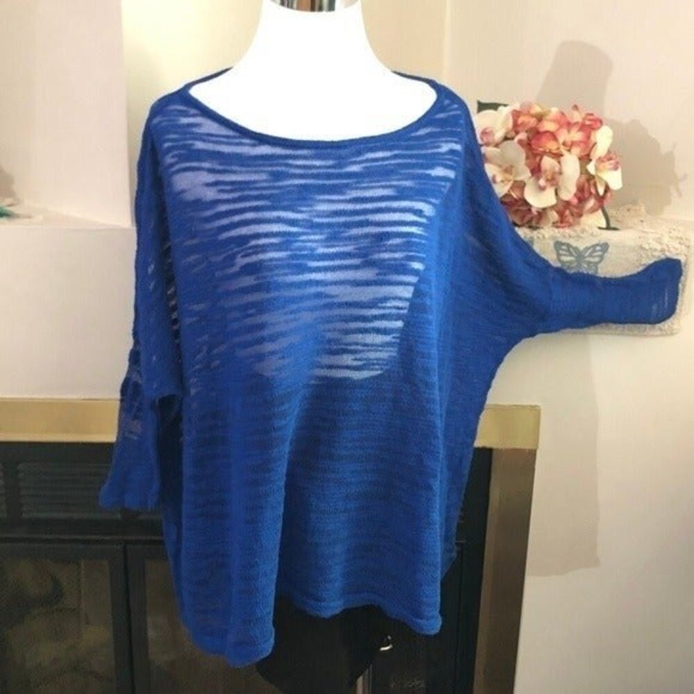 EXPRESS sz XS Lightweight Oversize Blue Knit Top